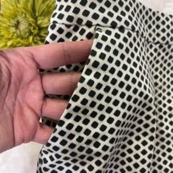 Like New H&M Woman Shorts Size 2 - Picture 2 of 6